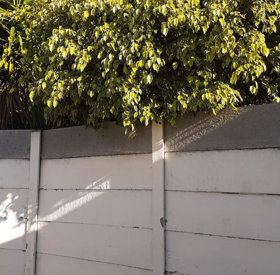 Get expert Vibracrete wall installation in Cape Town. Strong, secure, and affordable boundary walls built by professionals. Call now for a free quote.
