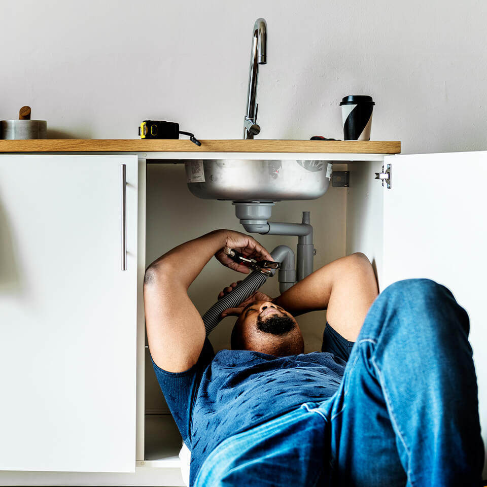 CM Tech emergency plumber repairing burst pipe – emergency plumbers Cape Town