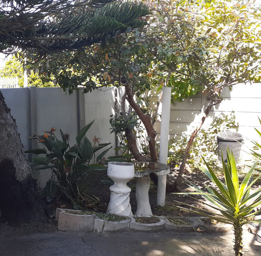 Get expert Vibracrete wall installation in Cape Town. Strong, secure, and affordable boundary walls built by professionals. Call now for a free quote.